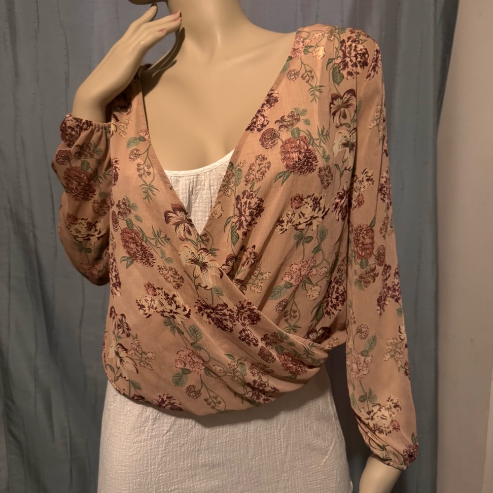 Skylar & Jade Elegant Floral Twist Front Blouse